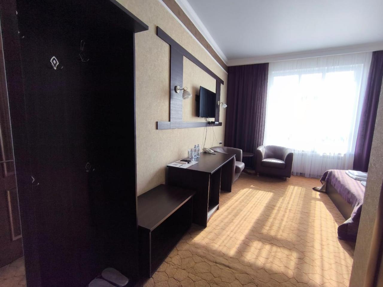 Pride Hotel Taraz Εξωτερικό φωτογραφία